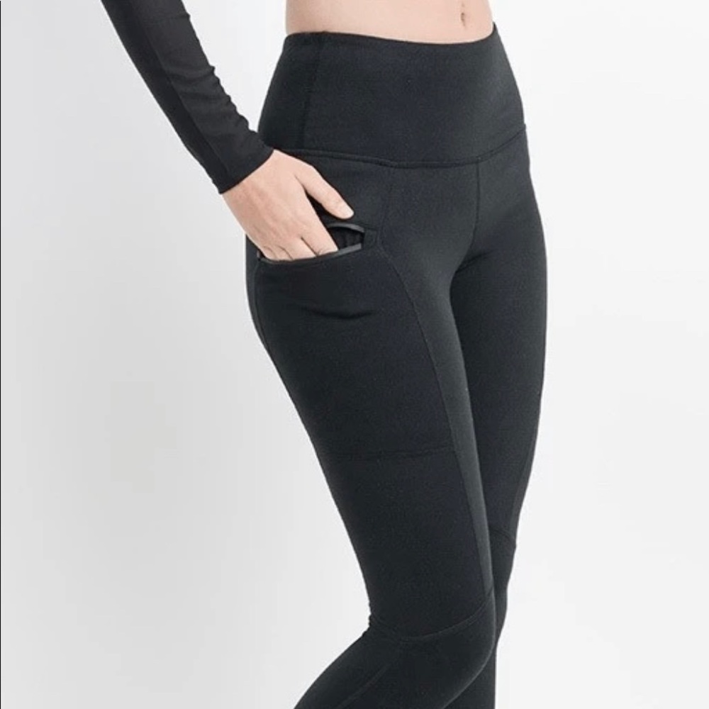 High Rise Black Leggings with Zippered Side Pocket